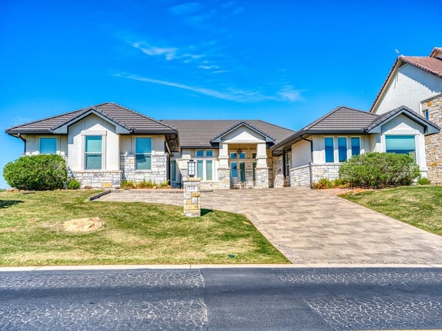 124 Apache Tears Dr