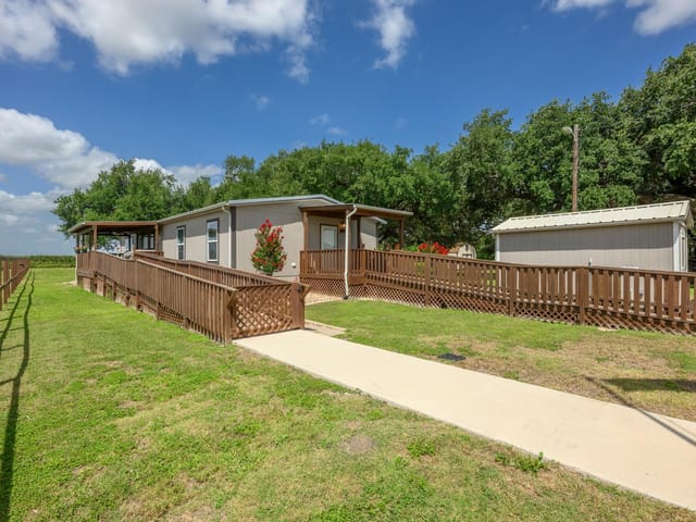 7092 FM 621