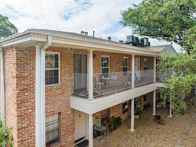 1240 Barton Hills Dr Unit #201
