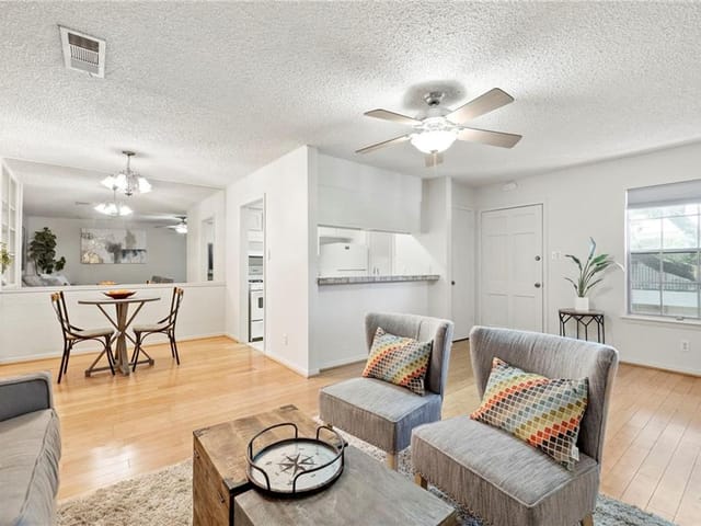 1240 Barton Hills Dr Unit #207