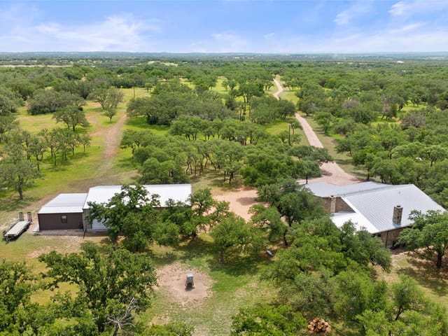 1241 Sandy Oaks Ranch Rd