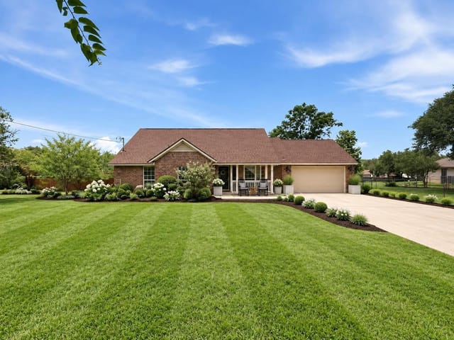 125 Barton RD