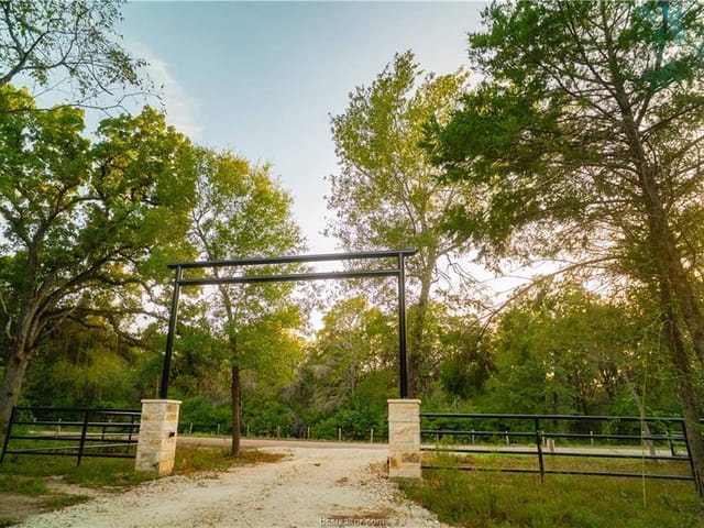 12504 Red Hill RD
