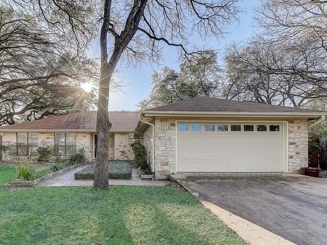 12516 Tree Line Dr
