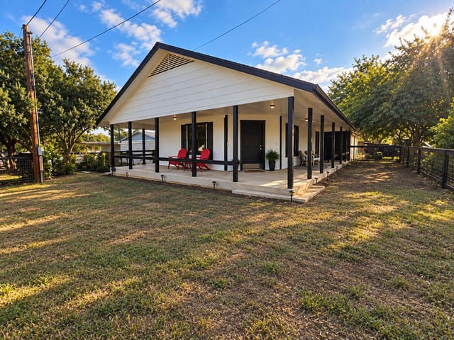 View 126 Travis LN 126 Travis LN - property photo 1 - Luxury home in Spicewood, TX