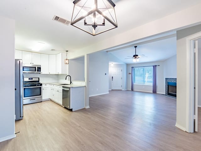 12700 La Salle DR