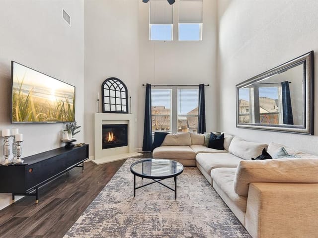12708 Bloomington Dr