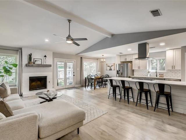 12713 Rhea Ct
