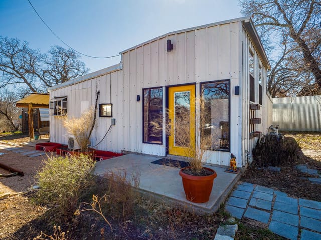 128 E Castlewood Dr