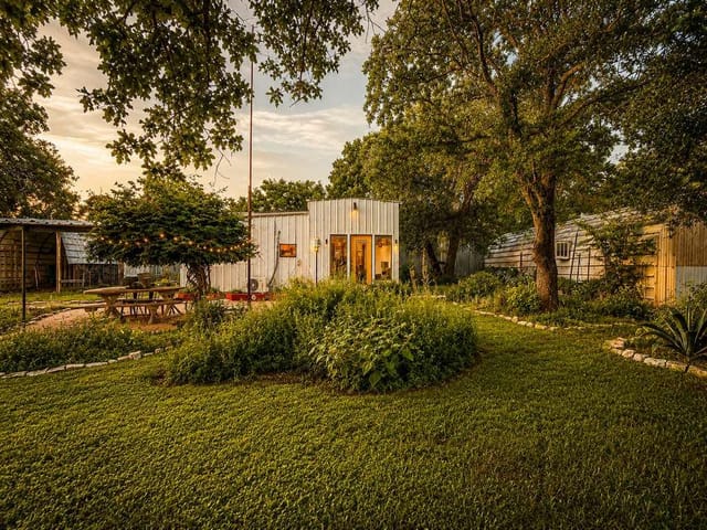 128 E Castlewood DR