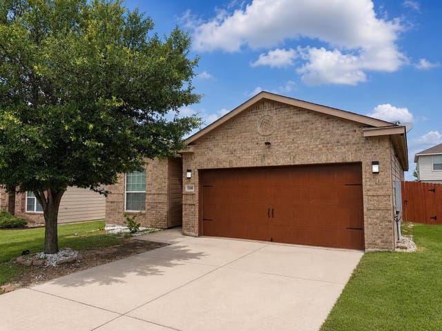 128 Robertson LN