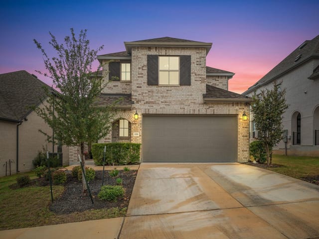 128 Three Oaks Ln