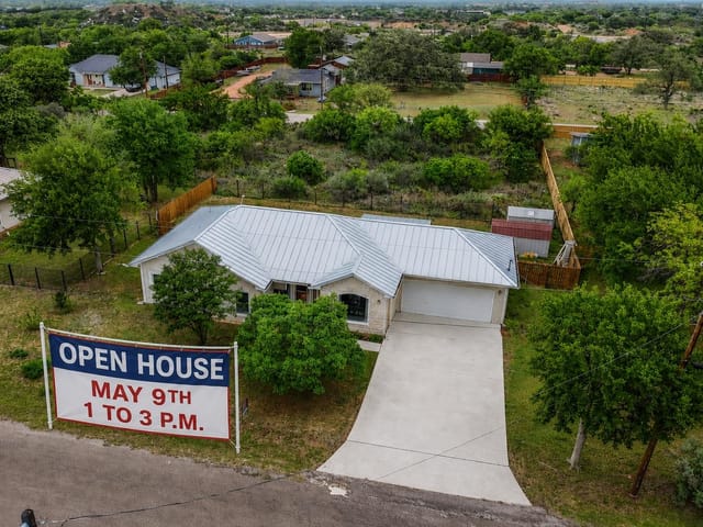 128 W PERSIMMON Dr