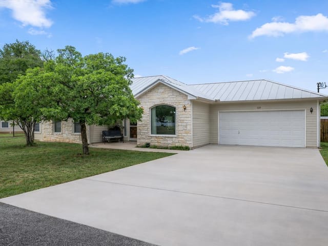 128 W PERSIMMON DR