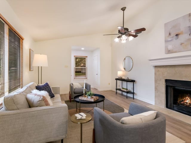 12806 Heinemann Dr
