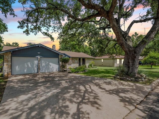 12811 Dakota Ln