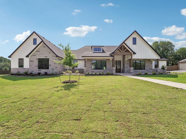 1284 Ambrose Dr