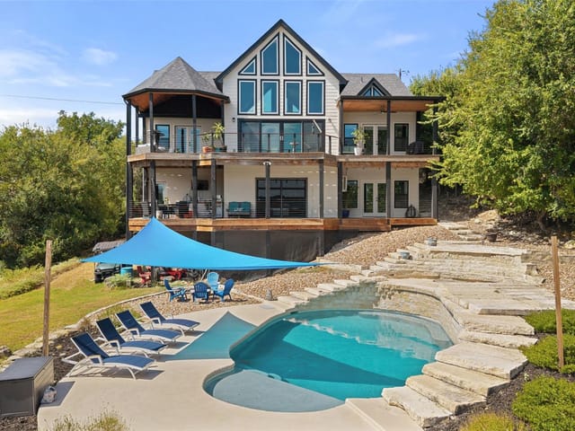 1289 Lakeshore DR