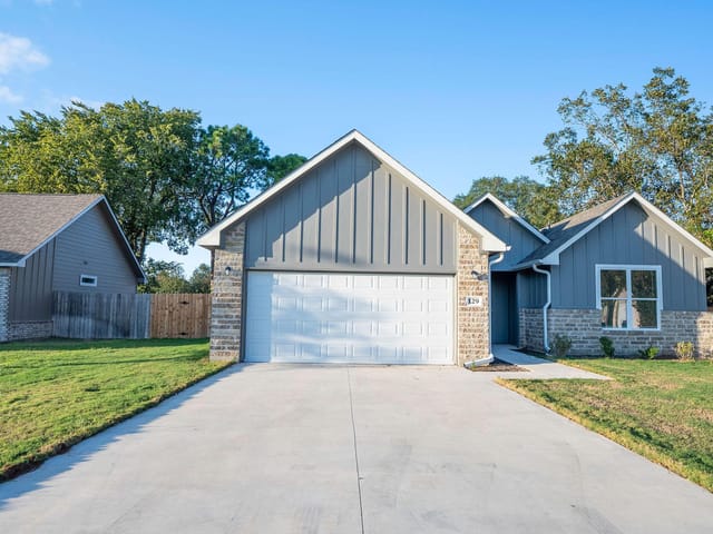 129 Callie St