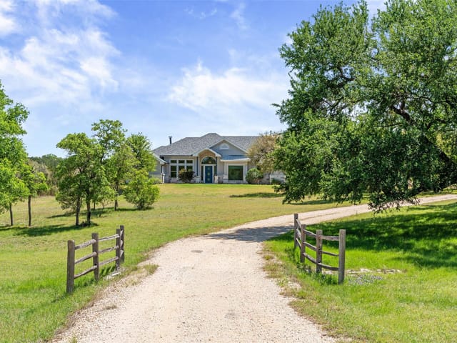 129 Lakeway
