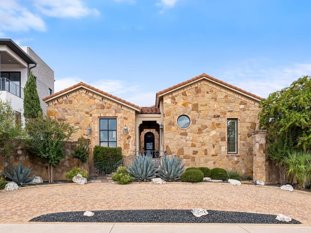 View 12912 Luna Montana WAY 12912 Luna Montana WAY - property photo 1 - Luxury home in Austin, TX