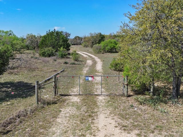 1292 Peak Ln