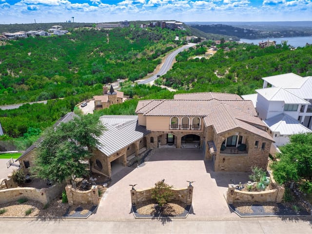 View 12925 Luna Montana WAY 12925 Luna Montana WAY - property photo 1 - Luxury home in Austin, TX