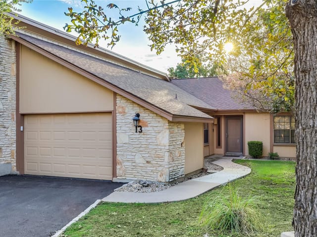 13 Oaks PL