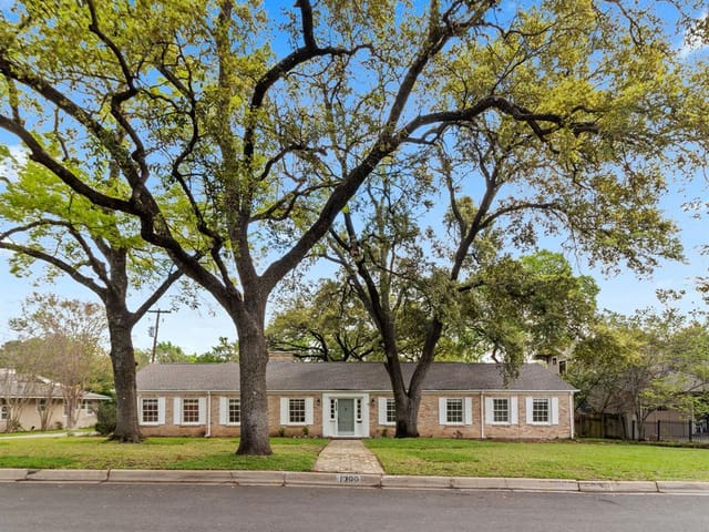 1300 Belmont PKWY