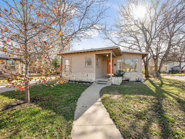1300 Harriet CT