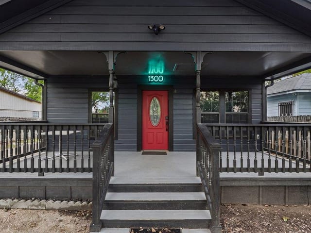 1300 Haskell St