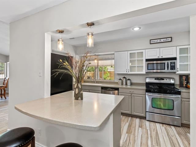 1300 Neans Dr