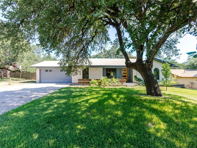 1300 Old Cedar LN