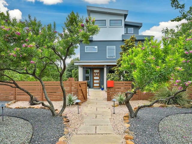 1300 San Bernard St