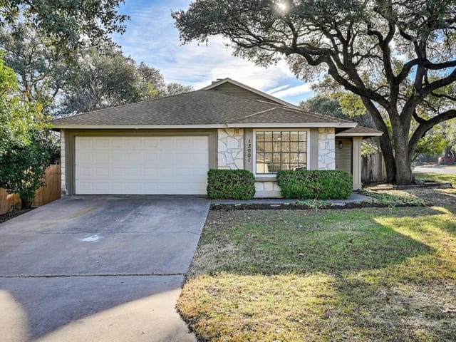 13001 Odie Ln