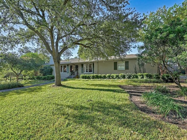 1301 Belmont Pkwy