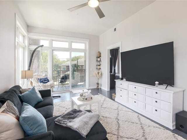 1301 Chicon St Unit #205