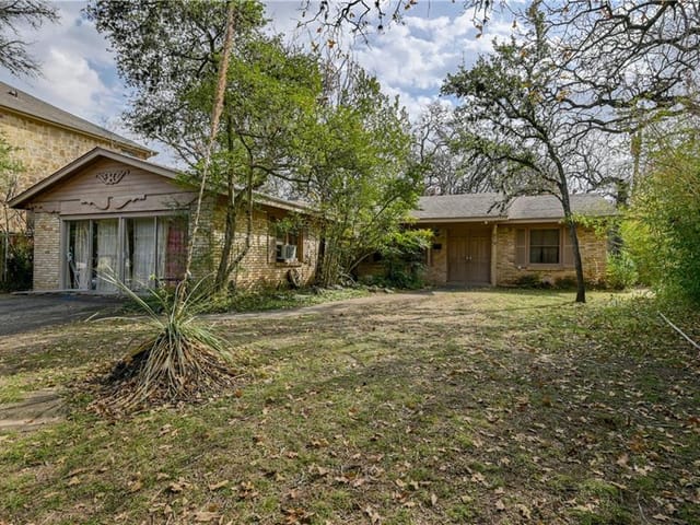 1301 Elton Ln
