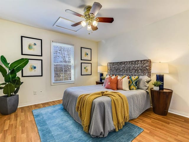 1301 Harriet Ct