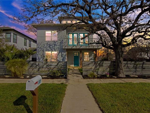 1301 San Bernard St