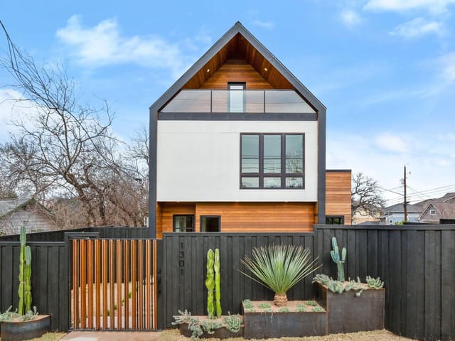 1301 Walnut Ave