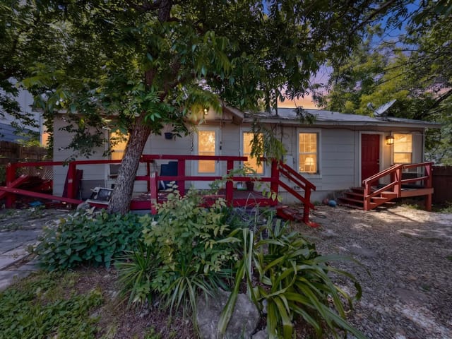 1302 1/2 WALNUT Ave Unit #2