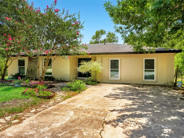 1302 Cedar Park DR