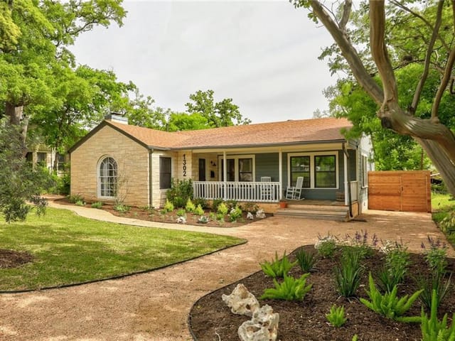 1302 Crestwood Rd