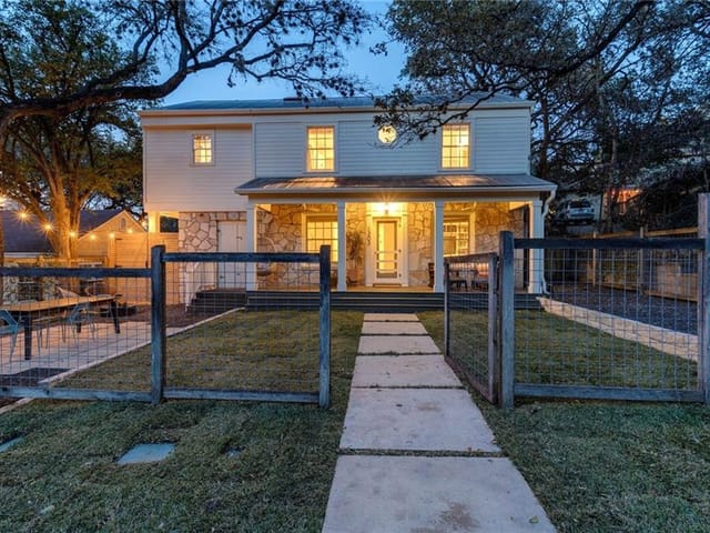 1303 Bonham Ter