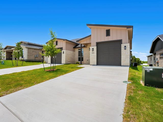 1303 Lone Pine WAY