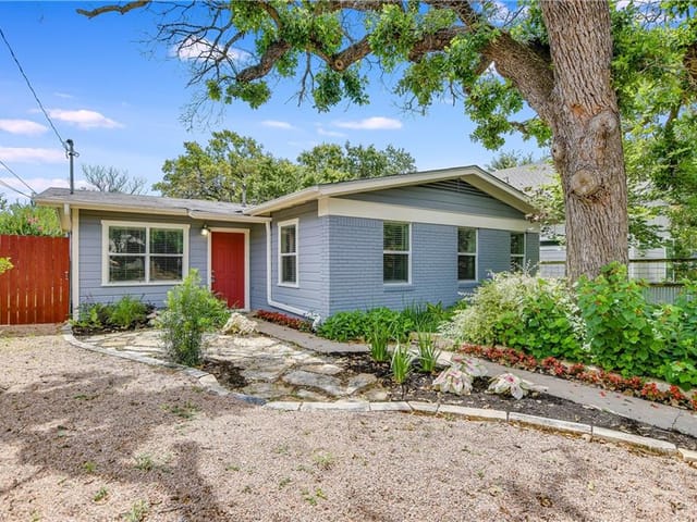 1303 Perez St