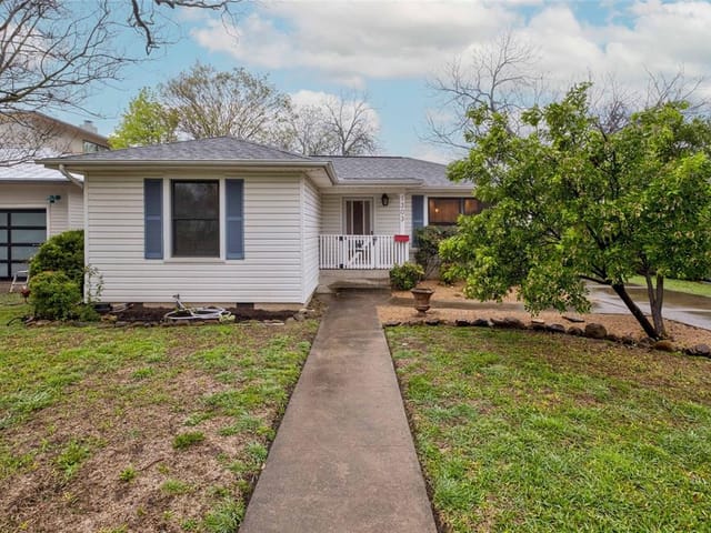 1303 Richcreek Rd