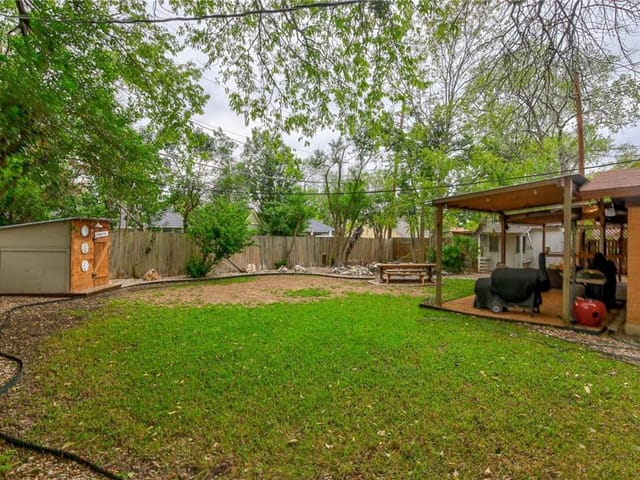 1303 Sahara Ave