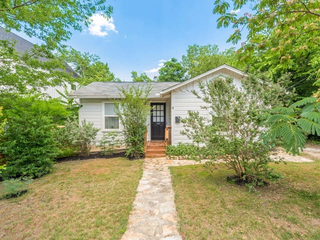 1303 Walnut Ave
